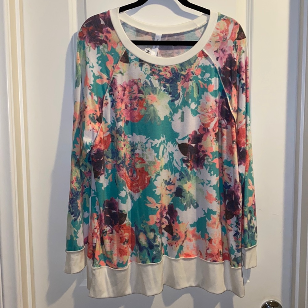 Honeyme. NWT. Large. Mint Floral White Trim Weekender. Exposed Seams. Beautiful